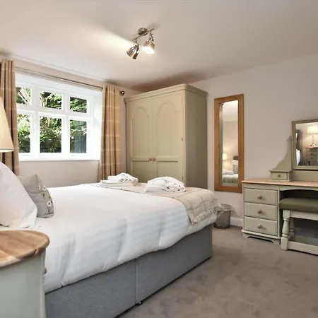 Dove Cottage - Sleeps 6 Near Cartmel