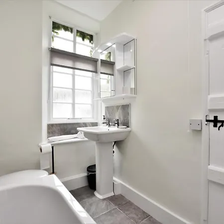 Dove Cottage - Sleeps 6 Near Cartmel *
