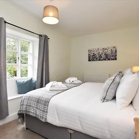 Dove Cottage - Sleeps 6 Near Cartmel Grange-over-Sands